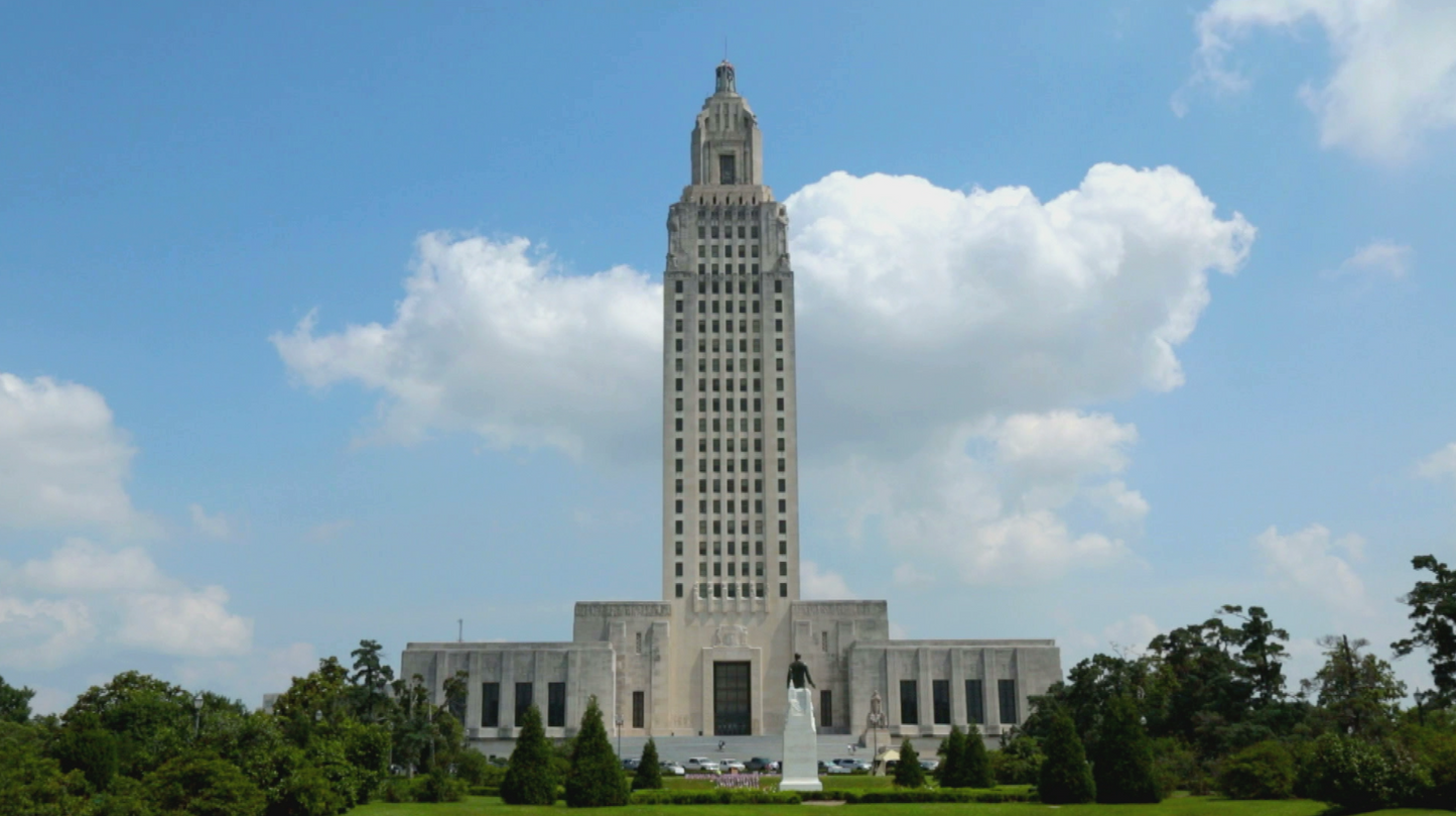 0004 Louisiana state capitol time lapse wide shot